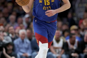  阿扎伦卡在SKT比赛中回归赛场，精彩发挥引发热议！-ky官网首页